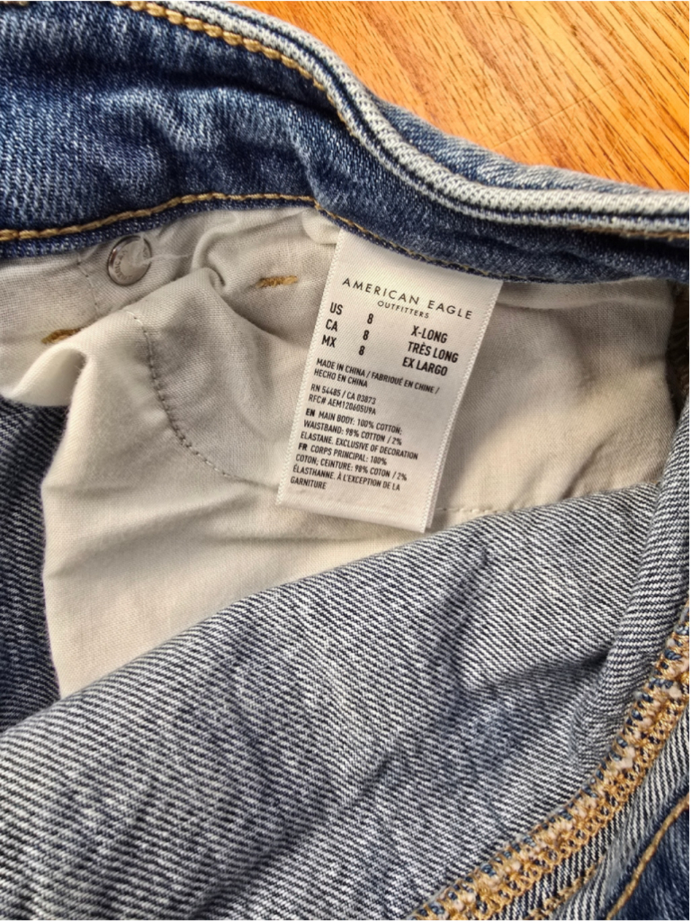 Women's American Eagle Mom Jeans Size 8 Blue Distressed Straight Leg - Picture 6 of 6